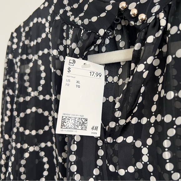 NWT H&M Crepe High Neck Blouse Pearl Necklace Print - Picture 5 of 5